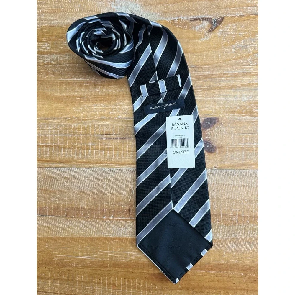 Banana‎ Republic Silk Tie Black And Silver Striped